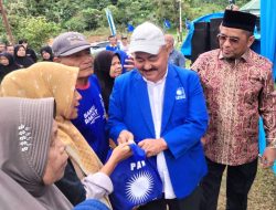 “Bantu Rakyat”, Kader PAN Padang Selatan Bagikan 3.000 Paket Sembako