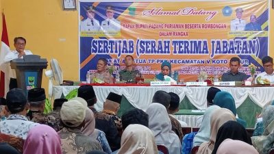 Bupati Padangpariaman, John Kenedy Azis menyampaikan sambutan saat Sertijab Camat V Koto Timur, Rabu (15/10/2025).