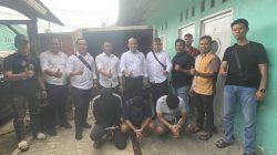  Dirreskrimsus Polda Sumbar Kombespol Andry Kurniawan saat menggerebek gudang pengoplos tabung gas subsidi 3 Kg di Jalan Penjernihan Utama RT 03 RW 07 Kelurahan Gunung Pangilun, Kecamatan Padang Utara, Kota Padang