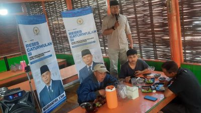 Wakil Ketua DPRD Kota Padangpanjang Mardiansyah,S. Kom saat menggelar Reses Catur Wulan III di Pondok Pical Lele Om Tok, Sabtu (01/11/2025)