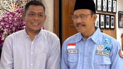 Anggota DPRD Limapuluh Kota Fajar R Vesky bersama Menteri Sosial Syaifullah Yusuf.