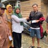 Anggota DPRD Netra Emawati, ST., M.Si Datang Bantu Korban Tanah Longsor
