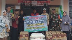 Penyaluran bantuan CSR dari PT. Anam Koto terhadap warga terdampak bencana di Nagar Aia Gadang Barat, Jum’at (28/11/2025).