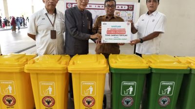 Tanamkan Budaya Peduli Lingkungan, PT Semen Padang Serahkan 16 Tong Sampah Terpilah ke Sekolah dan Masjid Raya Sumbar