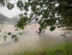 TPU Tunggulhitam Bak Lautan: Banjir Rendam Makam hingga Peti Jenazah Terhanyut