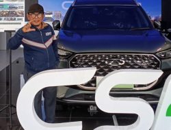 Kunjungan Firman Wanipin, Manajer Harian Umum Rakyat Sumbar ke Showroom Mobil Listrik Cherry di Padang