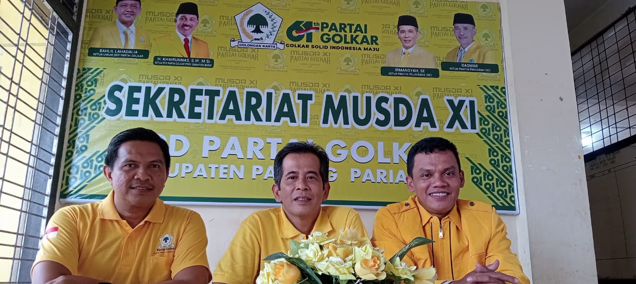 Ketua Panitia Musda ke-XI DPD Partai Golkar Kabupaten Padangpariaman, Irmansyah didampingi Agusriadi.