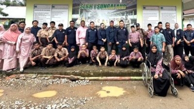 DPD NasDem Kabupaten Pasaman Barat saat mengunjungi SLBN 1 Sungai Aur, Kabupaten Pasaman Barat.