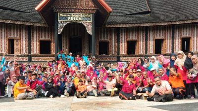 Para Pensiunan ASN Padangpanjang yang tergabung dalam Palito Tuo usai melaksanakan kegiatan olahraga di PDKIM Padangpanjang.