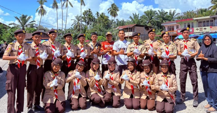Peserta Perkemahan Pramuka Festival Adyarajaddipa Tingkat SLTP dan SLTA dari SMAN 1 Ranah Batahan, Kabupaten Pasaman Barat.