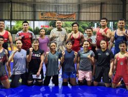 Sekum KONI Sumbar Dipo Turun ke Pelatnas! Dua Pegulat Sumbar Disuntik Motivasi dan Dukungan Nyata