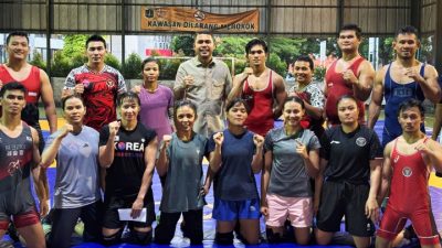 Sekum KONI Sumbar Dipo Turun ke Pelatnas! Dua Pegulat Sumbar Disuntik Motivasi dan Dukungan Nyata