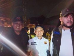 Caketum IKA UNAND Maigus Tinus Datangi Korban Banjir Padang