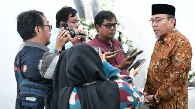 Wakil Wali Kota Padang Maigus Nasir saat memberikan keterangan kepada wartawan.