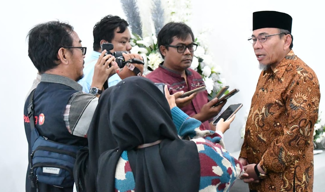 Wakil Wali Kota Padang Maigus Nasir saat memberikan keterangan kepada wartawan.