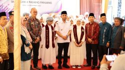 Wakil Wali Kota Padangpanjang Allex Saputra bersama Sekretaris Disdikbud Muji Sirwanto, Kepala SMPN 4 Leli Suarni saat menghadiri Milad ke 31 SMPN 4 Padangpanjang, Rabu (26/11/2025).