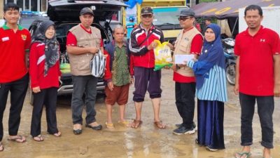 Penyerahan bantuan Cabdin Wilayah VI untuk korban terdampak bencana di Salareh Aie, Palembayan, Agam, Rabu (10/12/2025).