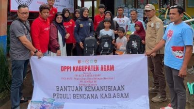 Penyerahan bantuan DPPI Kabupaten Agam untuk masyarakat terdampak bencana di Tanjungraya dan Palembayan
