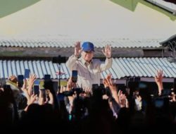 Prabowo Teteskan Kepedulian di Tanah Sumbar, Dony Oskaria Pastikan BUMN Bergerak Cepat Pulihkan Bencana