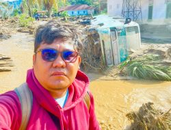 Meski Jadi Korban, Jurnalis di Padang Tetap Mengabarkan Banjir untuk Publik