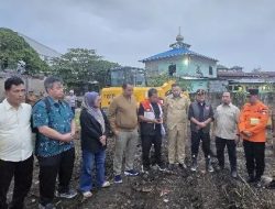 Ketua DPRD Kota Padang Muharlion, juga didampingi Ketua Komisi III DPRD Kota Padang Helmi Moesim, Rafdi dan Yusri Latif.