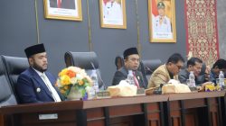 Ketua DPRD Kota Padang Muharlion memimpin rapat Badan Anggaran DPRD bersama TAPD dalam pembahasan tindak lanjut evaluasi APBD Kota Padang Tahun Anggaran 2026