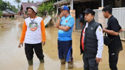 Ketua DPRD Padang Muharlion mengunjungi daerah yang terdampak banjir di Kota Padang.