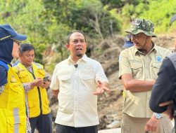 Ketua DPRD Padang Muharlion saat peninjauan langsung intake PDAM