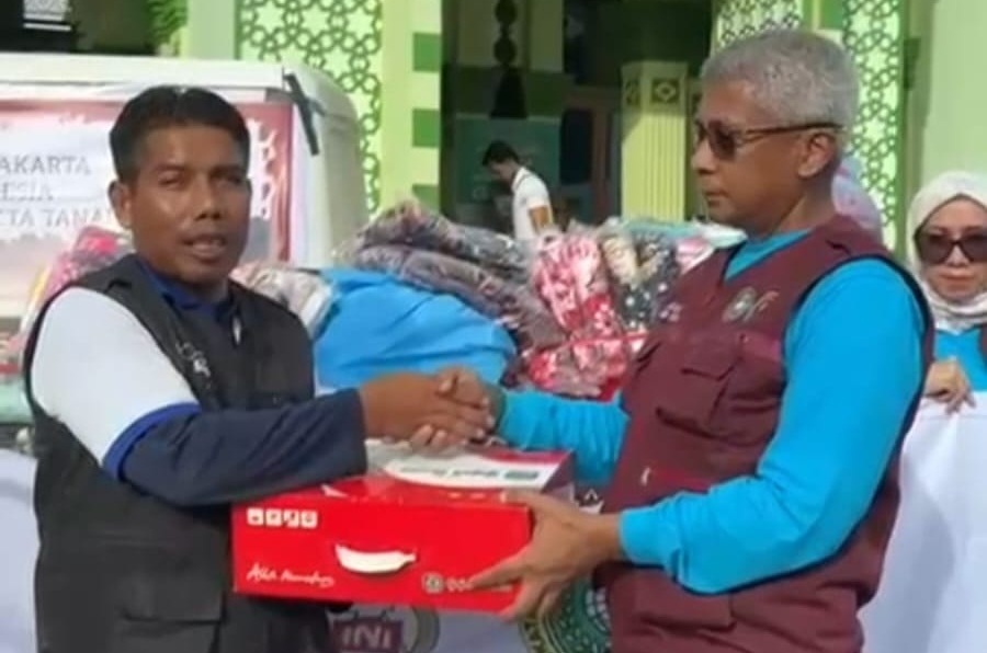 Kabid Sosial dan Penanggulangan Bencana IPPAT dan INI Sumbar Jayat, SH., M.Kn bersama Ketua dan rombongan kembali menyalurkan bantuan kepada korban bencana Muaro Pingai, Solok.