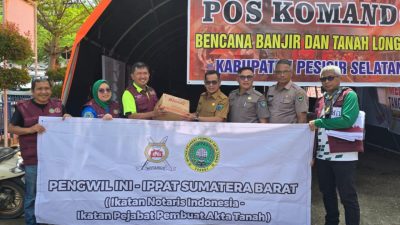 Penyaluran bantuan dari IPPAT DKI Jakarta dan Pengwil INI-IPPAT Sumbar kepada korban terdampak bencana di Pasaman Barat, Selasa (09/12/2025).
