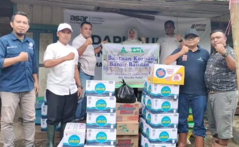 Penyerahan bantuan untuk korban banjir dan longsor dari PT. LIN yang diantarkan langsung ke Jorong Harapan Tinggam, Talamau, Rabu (17/12/2025).