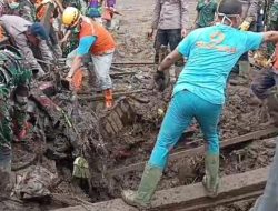 Pasangan Suami Isteri Korban Galodo Malalak, Berhasil Dievakuasi