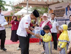 Diserahkan Wabup, 950 Siswa Terima Bantuan Seragam Gratis 