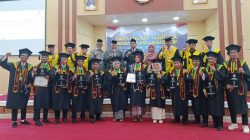 Lulusan STAI YPK Imam Bonjol Padangpanjang usai prosesi wisuda, Minggu (14/12/2025).