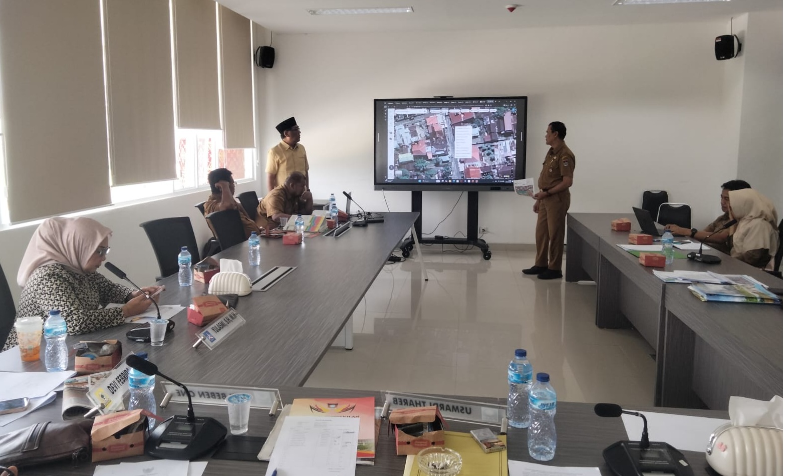 Suasana Hearing Komisi I DPRD Kota Padang dengan Dinas Pertanahan Kota Padang serta Badan Pengelola Keuangan dan Aset Daerah (BPKAD), Senin (26/01/2026).