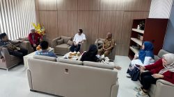 Ketua DPRD Kota Padang Muharlion melakukan audiensi Universitas Tamansiswa Padang di Ruang Ketua DPRD Kota Padang.