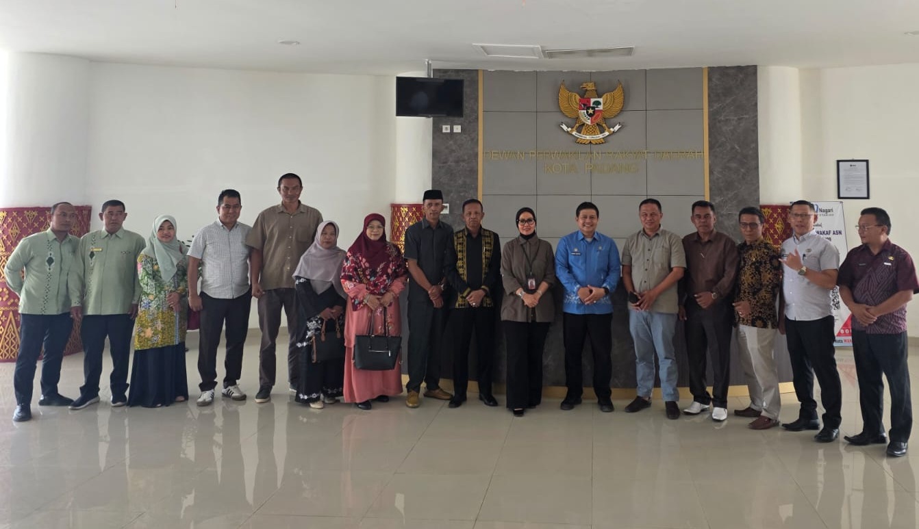 Rombongan Bamus DPRD Kabupaten Agam saat melakukan kunjungan ke DPRD Kota Padang.