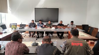 Suasana Hearing Komisi II DPRD Kota Padang dengan Dinas Perkim dan Perumda Air Minum Kota Padang, Kamis (22/01/2026).