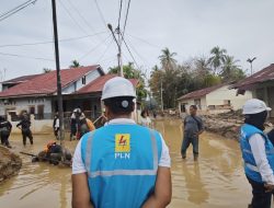 Menyambut Tahun Baru , YBM PLN UP3 Padang Hadir untuk Tenaga Alih Daya Terdampak Banjir