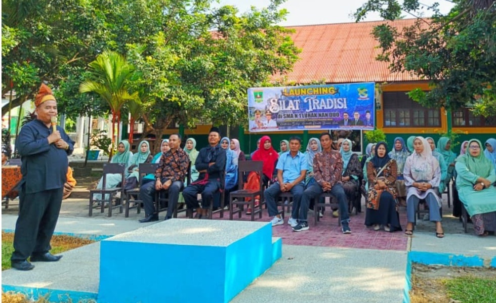 Kepala SMAN 1 Luhak Nan Duo Syafrudin, S.Pd saat launching Silat Tradisi di SMAN 1 Luhak Nan Duo, Sabtu (24/01/2026).