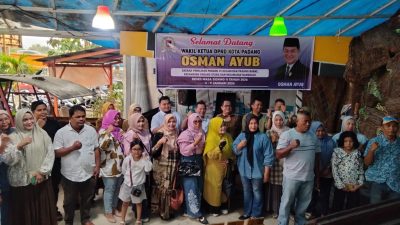 Anggota DPRD Kota Padang Osman Ayub saat melaksanakan Reses Masa Sidang II di Benang Cafe, Siteba.