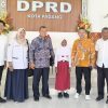 Komisi IV DPRD Padang Lepas Atlet Renang Pelajar ke Kejuaraan Nasional KRASSI 2026
