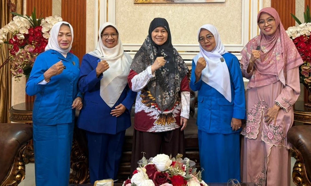 Ketua TP-PKK Sumbar Ny. Harneli ketika menerima audiensi Ketua IKWI Sumbar dan jajaran, Jum’at (30/01/2026).