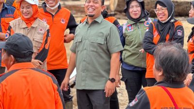 Ketua DPRD Kota Padang Muharlion saat gotong royong bersama KSB di Gurun Laweh.