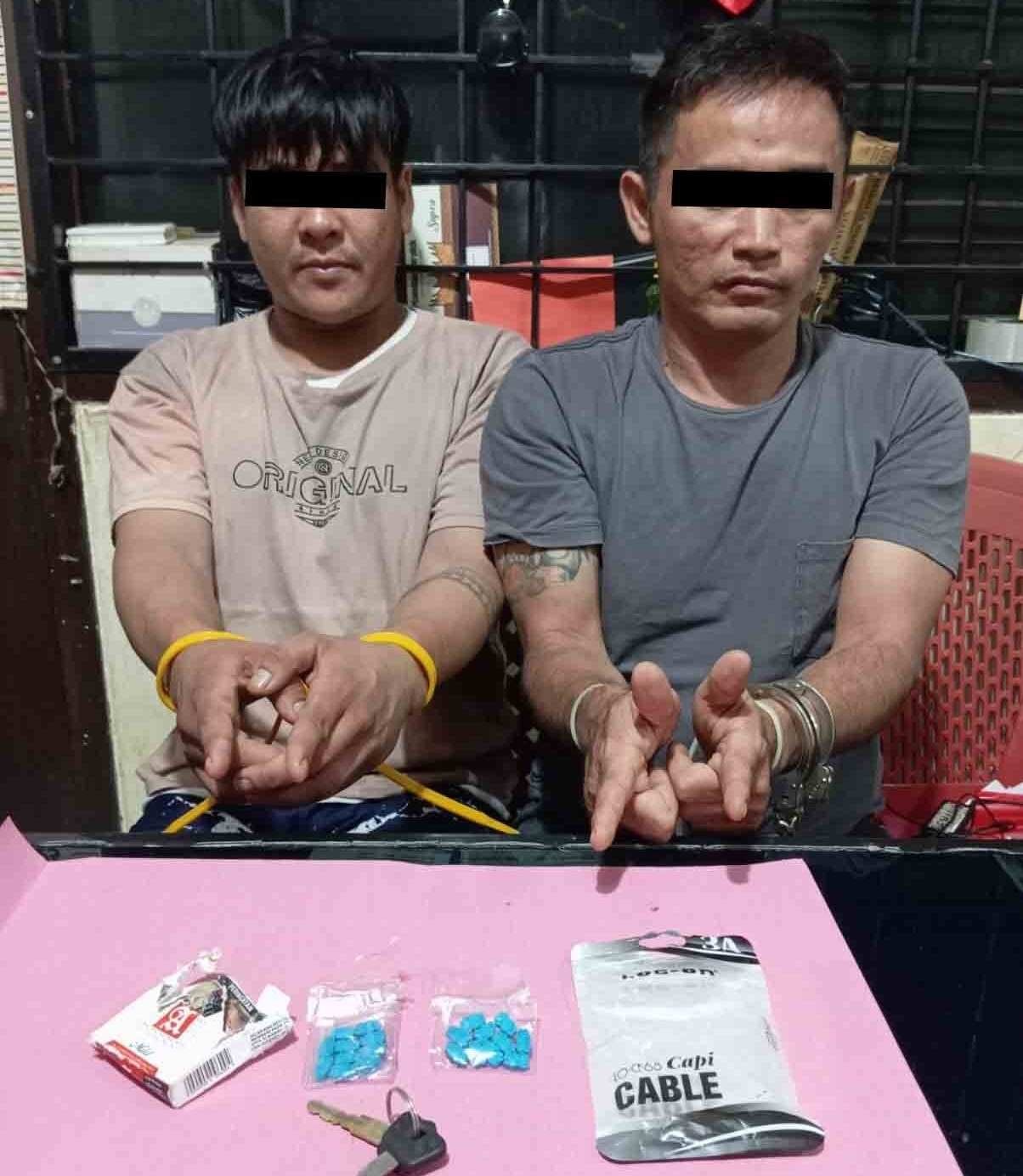 Tersangka penyalahgunaan Narkotika saat diamankan Tim Phantom Polres Payakumbuh, Jum’at (02/01/2025).