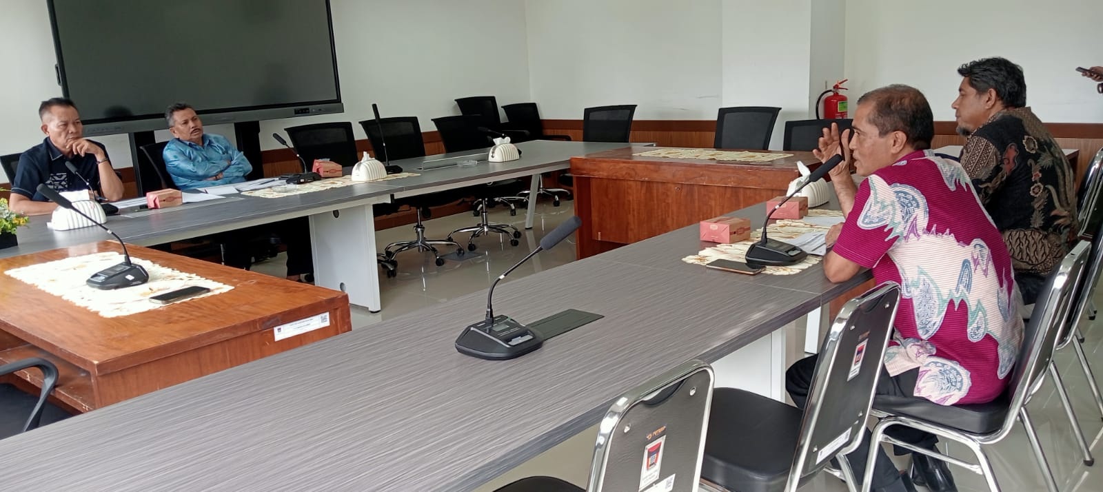 Rapat Dengar Pendapat antara Komisi II yang dipimpin Surya Jufri Bitel bersama manajemen PT Semen Padang di gedung parlemen, Jumat (23/01/2026).