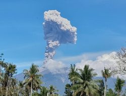 Gunung Marapi Erupsi, Abu Vulkanik Hujani Kota Batusangkar