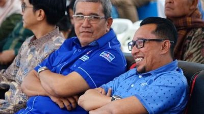Bupati tanahdatar Eka Putra bersama Ketua DPC Demoktar Tanahdatar Nurhamdai Zahari.