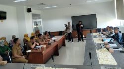 Suasana hearing Komisi IV DPRD Padang dengan perwakilan kader Posyandu di Kota Padang