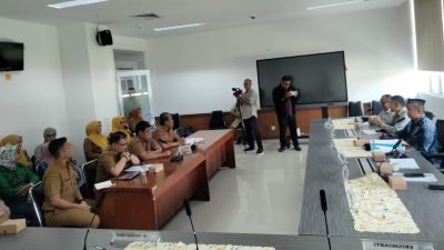 Suasana hearing Komisi IV DPRD Padang dengan perwakilan kader Posyandu di Kota Padang